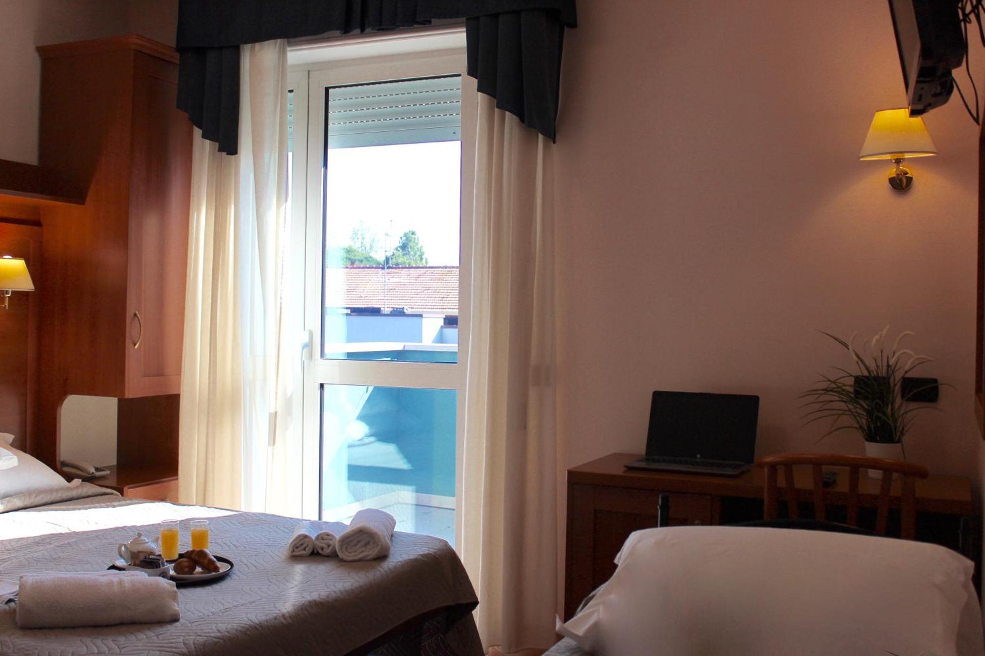 Hotel Jole Cesenatico Exteriör bild